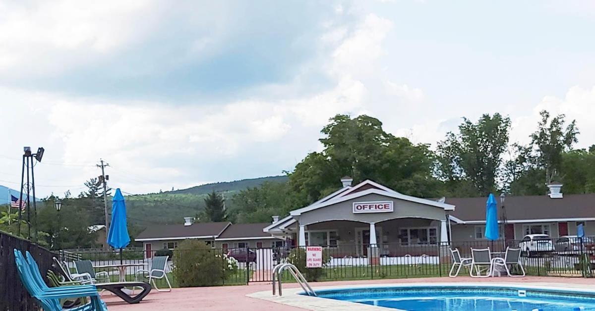 Gorham Motor Inn Exterior photo