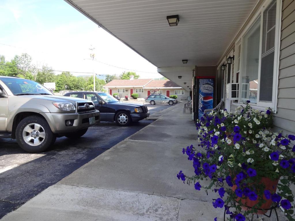 Gorham Motor Inn Exterior photo